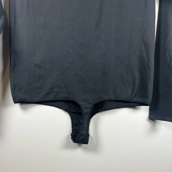 SKIMS ESSENTIAL CREW NECK LONG SLEEVE BODYSUIT Onyx Black - Picture 5 of 7